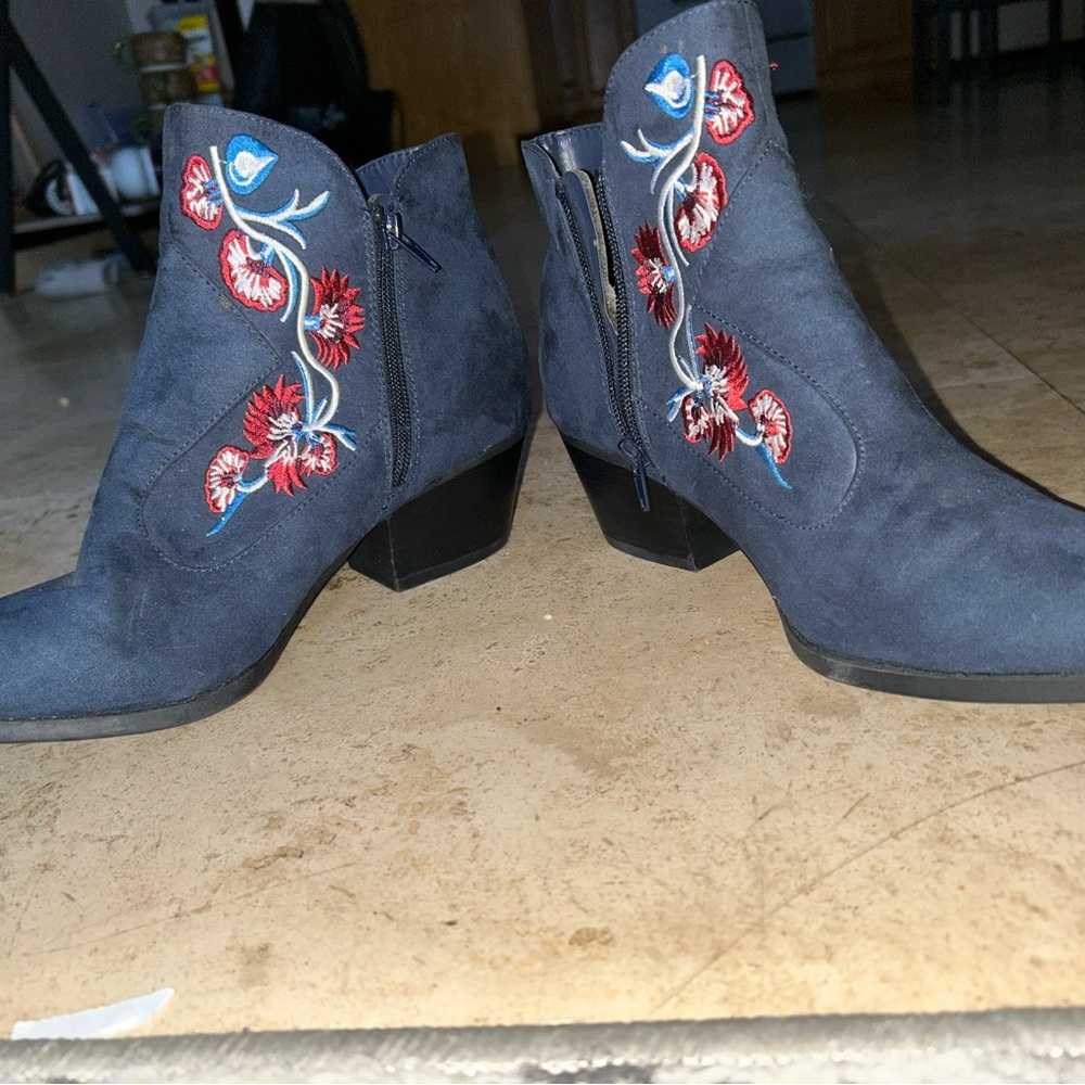 Carlos Santana size 10 ankle booties